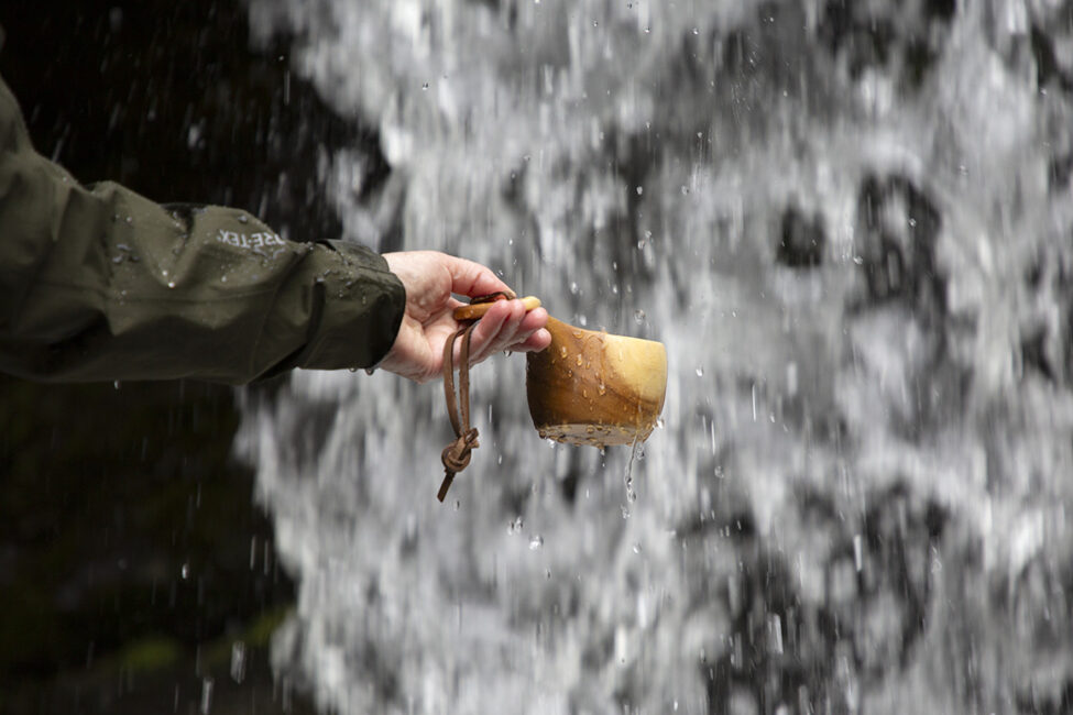 Kåsa vid vattenfall