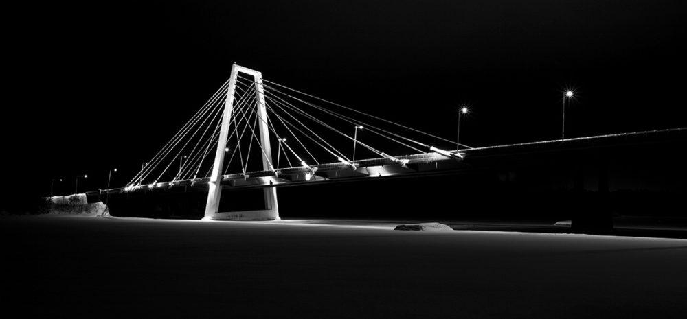 Nattbild på Kolbäcksbron i Umeå