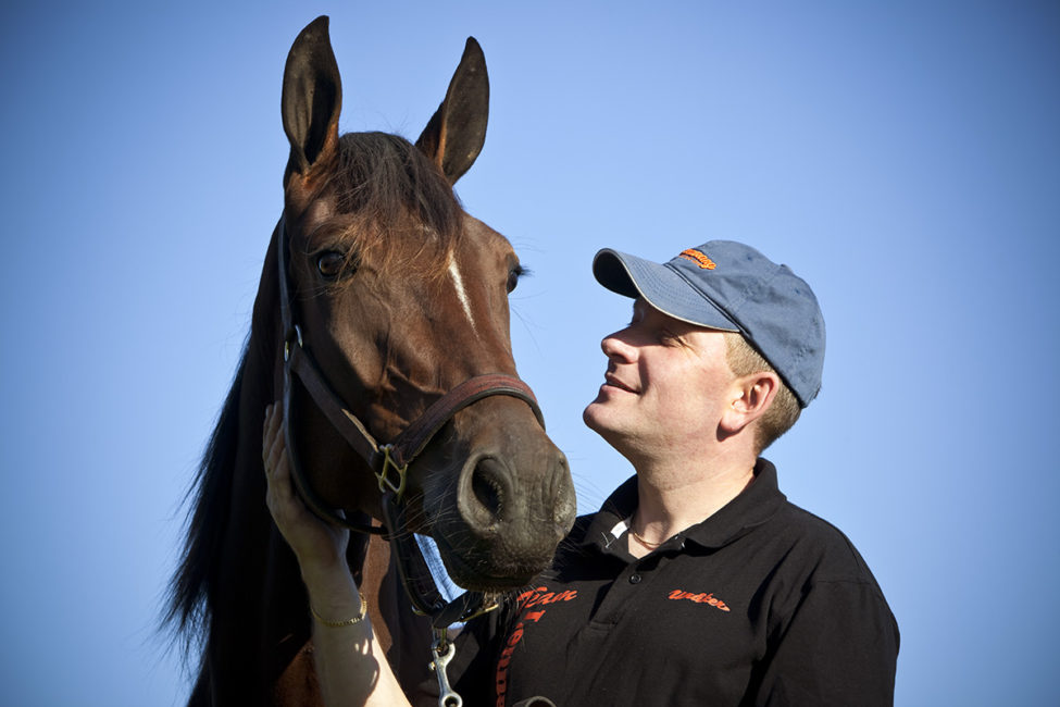 Travtränaren Sören Lenartson med hästen Vincennes